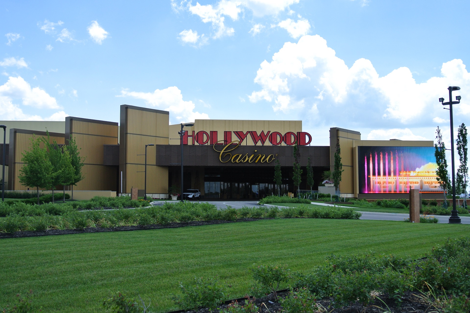 hollywood casino in columbus have free drinks