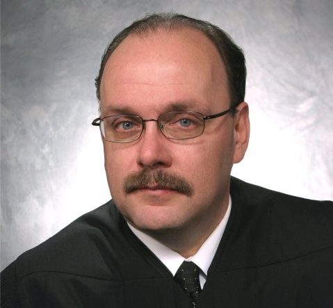 Judge-Holbrook-Official-Portrait-e1665083848626.jpg