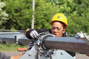 The nation’s first all-women Mobile Solar Class is designed to train tradeswomen to work in the flourishing solar panel installation industry.
